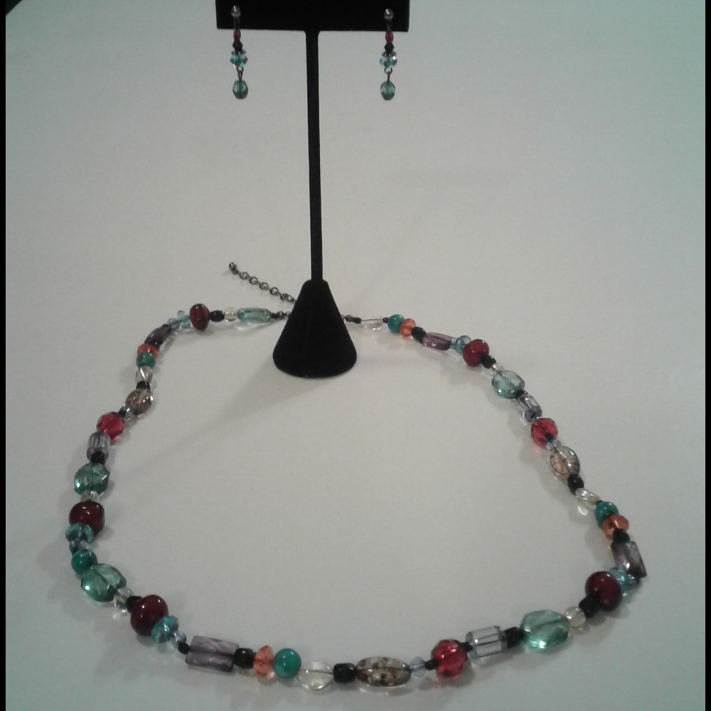 4/$16 Matching beaded necklace and earrings